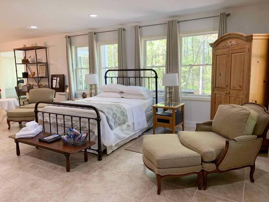 Apartment Bluebirds Nest 10 Min To Avl Biltmore Hot Tub Cont Bkfst Sparkling Water Asheville