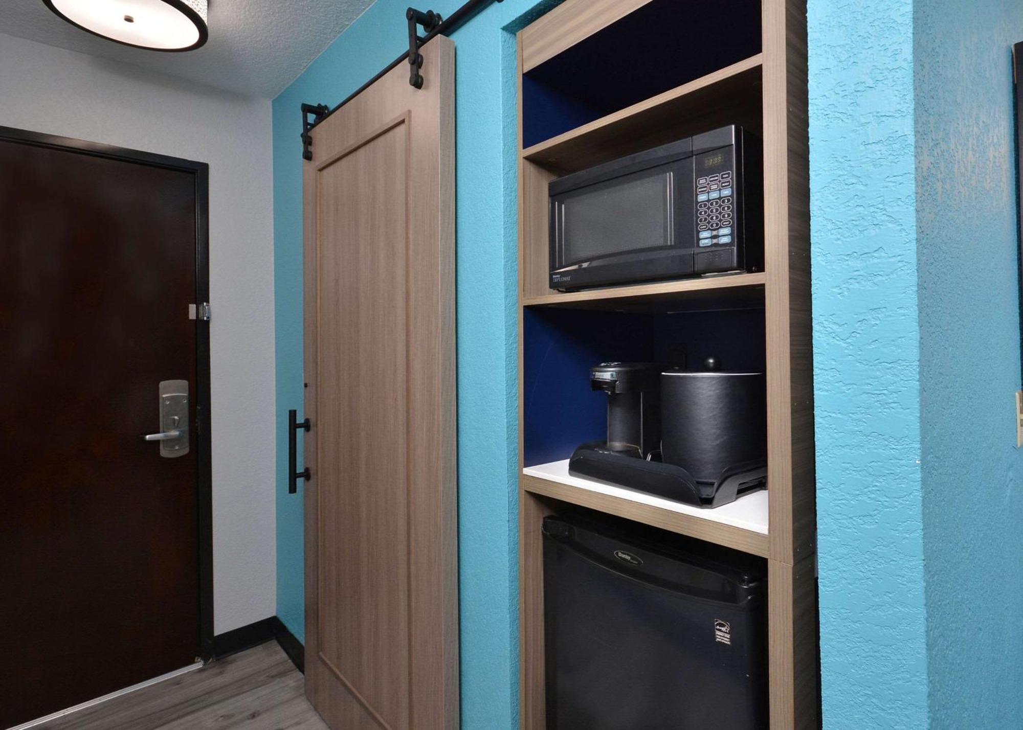 Brookstone Near Biltmore Village, Ascend Collection 3*