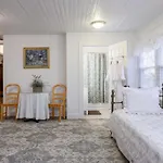 Oakland Cottage Bed And Breakfast