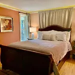 Peaceful Garden Oasis - 3 Miles To Downtown!