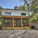Pet-Friendly Asheville Retreat With Hot Tub