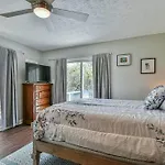 6 Miles To Downtown Asheville. Sleeps 5.