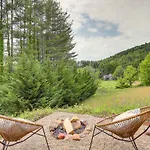 Ideally Located Asheville Tiny Home With Fire Pit