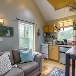 Ideally Located Asheville Tiny Home With Fire Pit