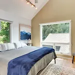 Contemporary Asheville Home With Panoramic Views!