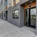 Short Coxe Avenue Townhome 235