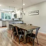 Short Coxe Avenue Townhome 235