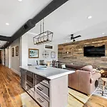 Phenomenal 2 Bedroom 2 And A Half Bathroom Downtown Property