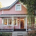 Cedar Crest Inn