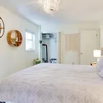 Bright Asheville Retreat With Hot Tub And Decks!