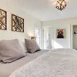 Bright Asheville Retreat With Hot Tub And Decks!