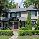 Pinecrest Bed & Breakfast