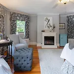 Pinecrest Bed & Breakfast
