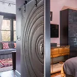 80 Lex 201 Exquisite Downtown Apt
