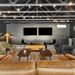 Sunroom, Game Room, Hot Tub, Sauna, 15Min To Avl