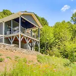 Comfy Asheville Vacation Rental With Hot Tub!