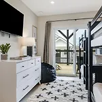 New Biltmore Village 5 Bedroom Home, 2 Decks, Mtn Views