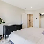 New Beautiful Home With Mtn Views, 2 Decks, Walk To Biltmore Village