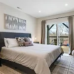 New Beautiful Home With Mtn Views, 2 Decks, Walk To Biltmore Village