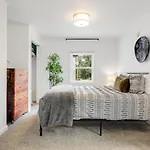 3 Bedroom Home, 5 Mins To Biltmore Village, Deck With Views