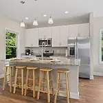Water,Power,Wifi- 10 Min To Downtown Avl