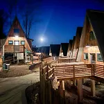 Wrong Way River Lodge & Cabins