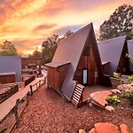 Wrong Way River Lodge & Cabins