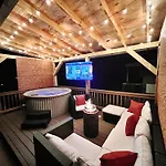 1 Bedroom 5 Min Downtown Asheville W/Hot Tub & Pool!