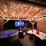1 Bedroom 5 Min Downtown Asheville W/Hot Tub & Pool!