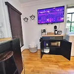 1 Bedroom 5 Min Downtown Asheville W/Hot Tub & Pool!