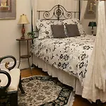 Hill House Bed & Breakfast Inn