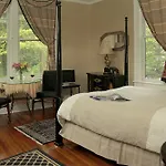 Hill House Bed & Breakfast Inn