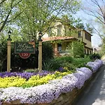 Hill House Bed & Breakfast Inn