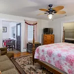 Oakland Cottage Bed And Breakfast