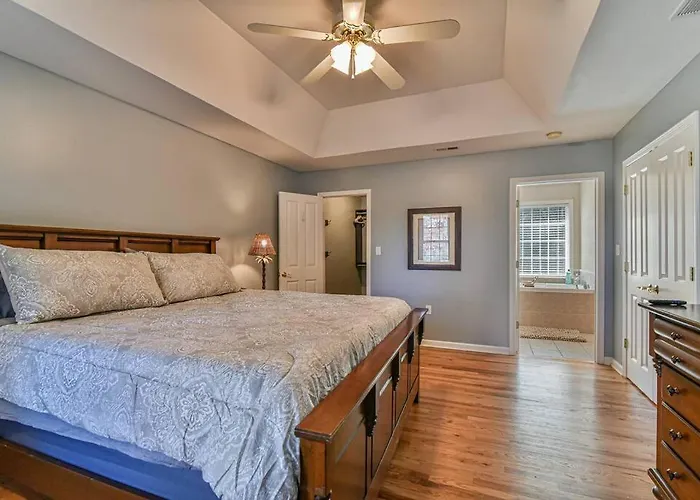 Gorgeous Home With Hot Tub Just 7 Miles To Downtown Asheville!