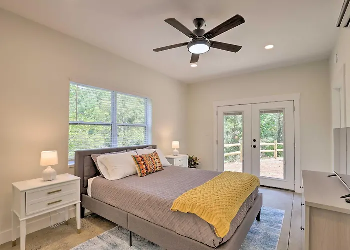 Pet-Friendly Asheville Retreat With Hot Tub