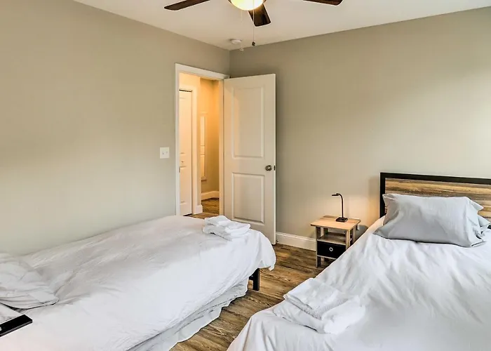 Candler Home With Deck 8 Mi To Downtown Asheville!