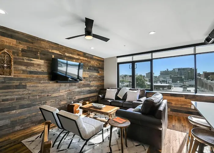Phenomenal 2 Bedroom 2 And A Half Bathroom Downtown Property