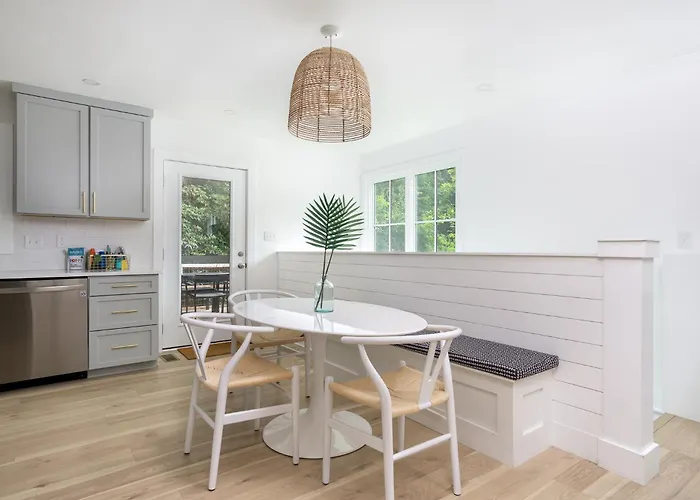 Cottontail Cottage Pet-Friendly, Fire Pit & 10 Min. To Downtown Avl!