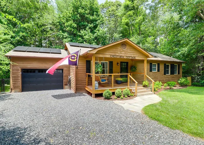 Modern Home With Hot Tub And Deck In Asheville!
