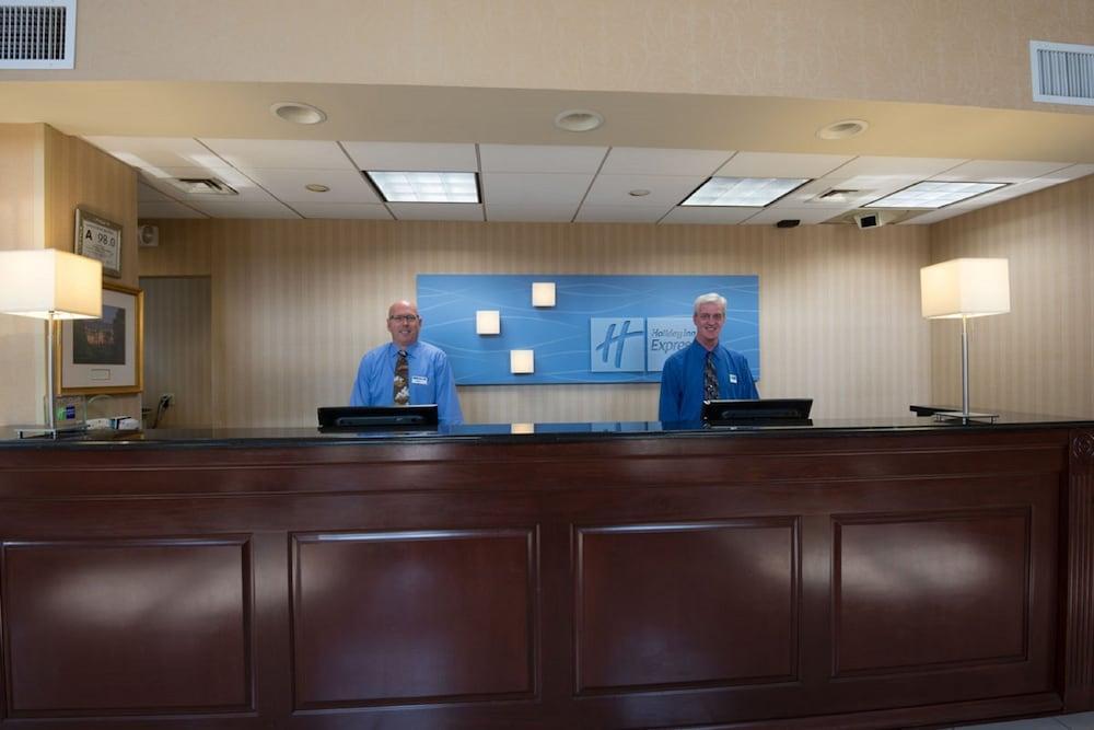 Holiday Express & Sw - Outlet Ctr Area By Ihg Hotel