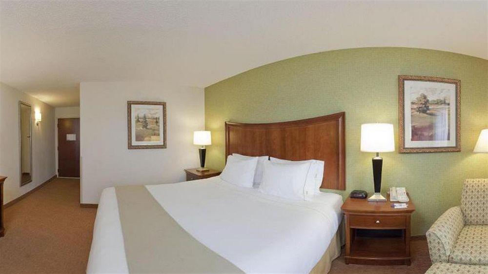 Holiday Express & Sw - Outlet Ctr Area By Ihg Hotel