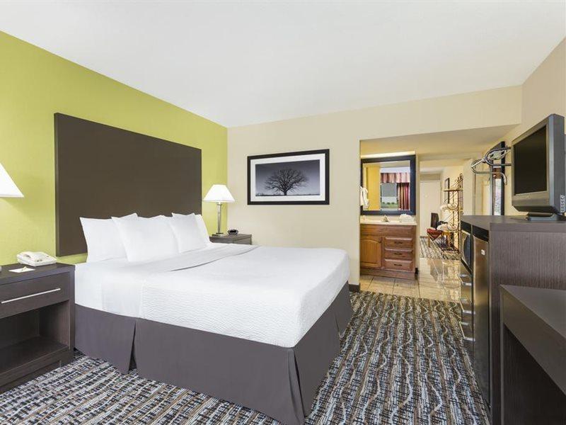 Days By Wyndham Asheville/mall Asheville