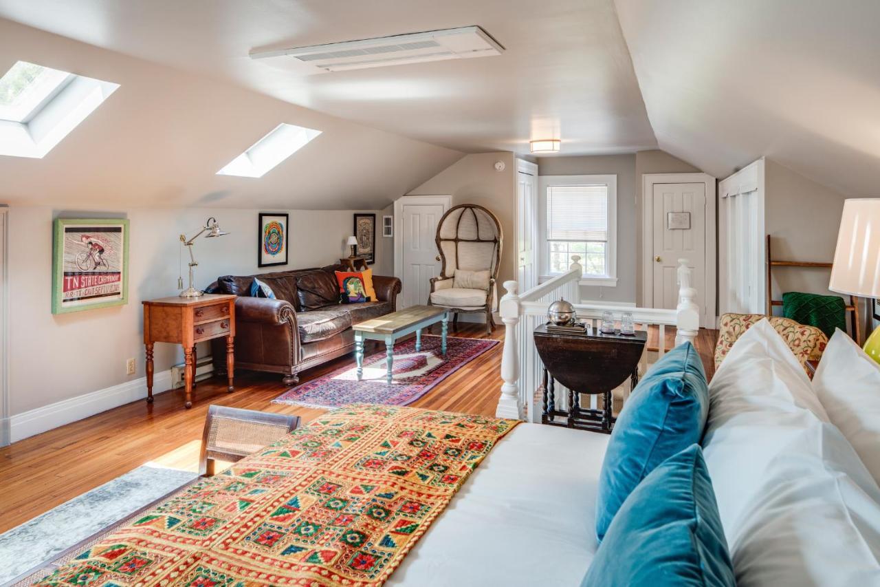 The Applewood Manor Bed & Breakfast