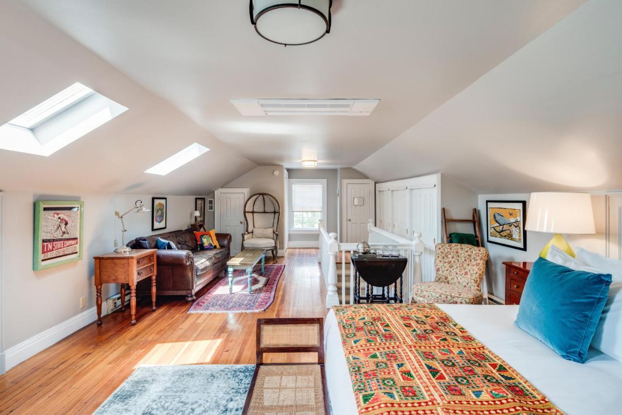 The Applewood Manor