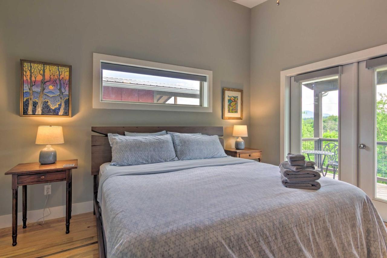 Holiday home Modern Greenway With 2 Decks! Asheville