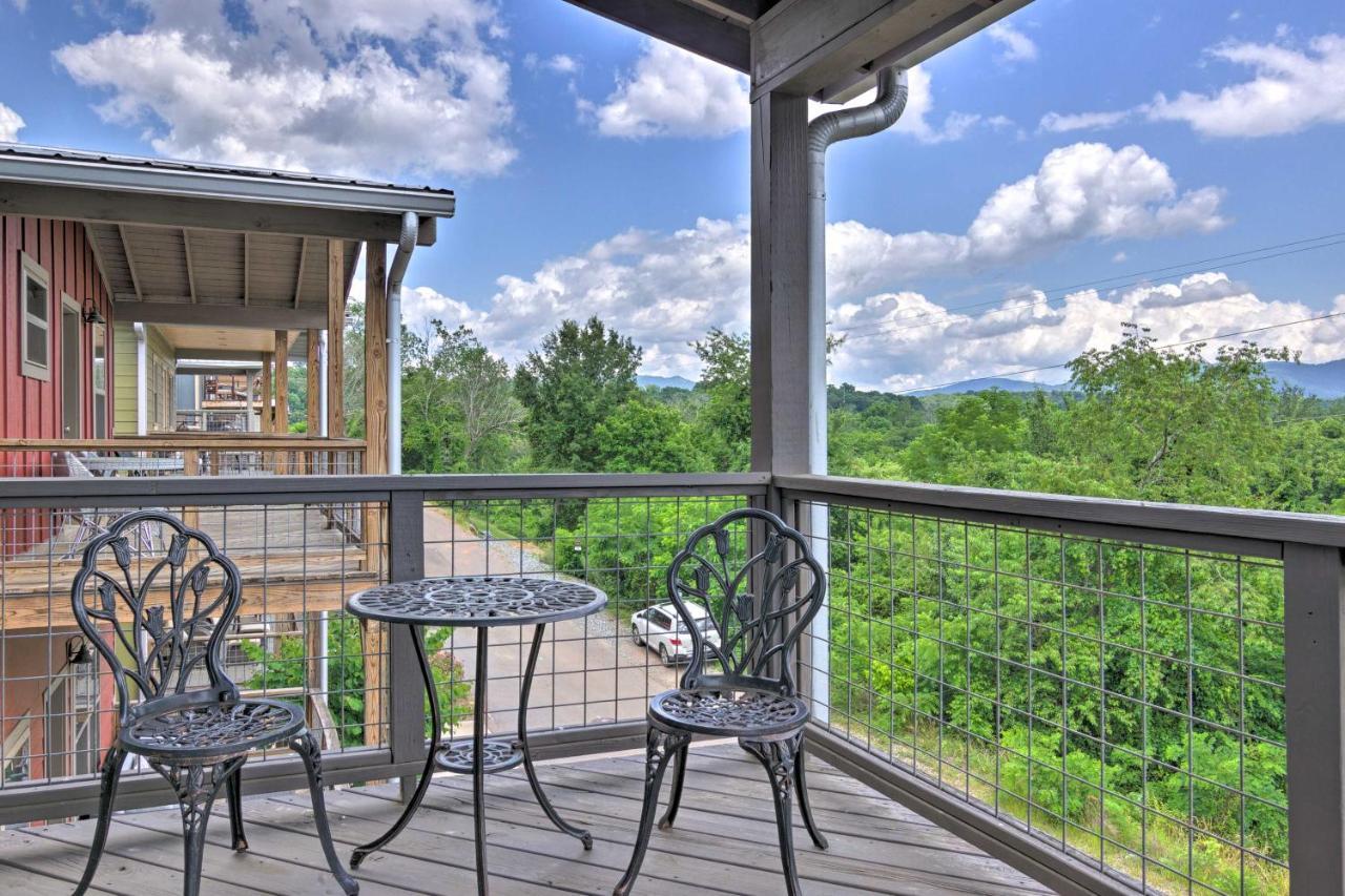 Modern Greenway With 2 Decks! * Asheville