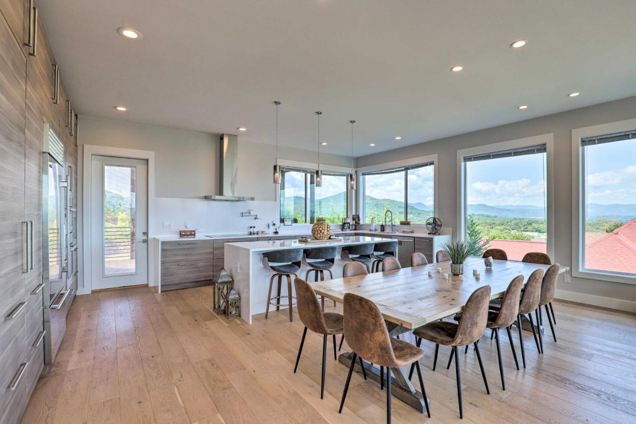 Luxe With Stunning Mountain Views! *