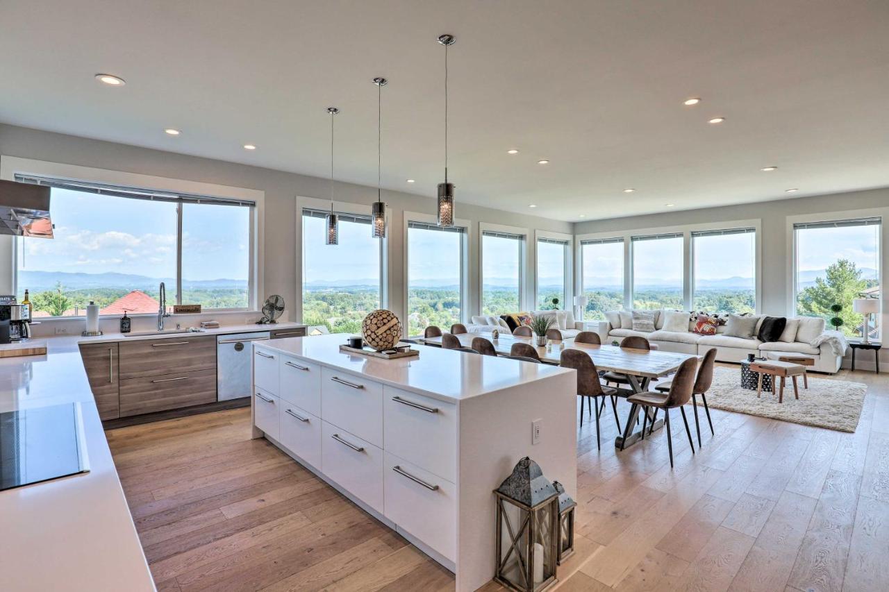 Luxe With Stunning Mountain Views! Holiday home