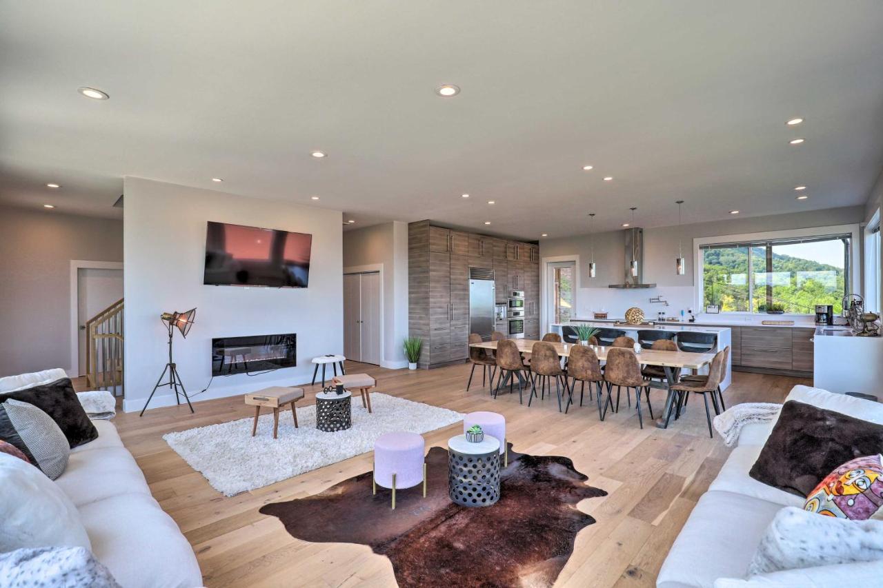 Holiday home Luxe With Stunning Mountain Views! *